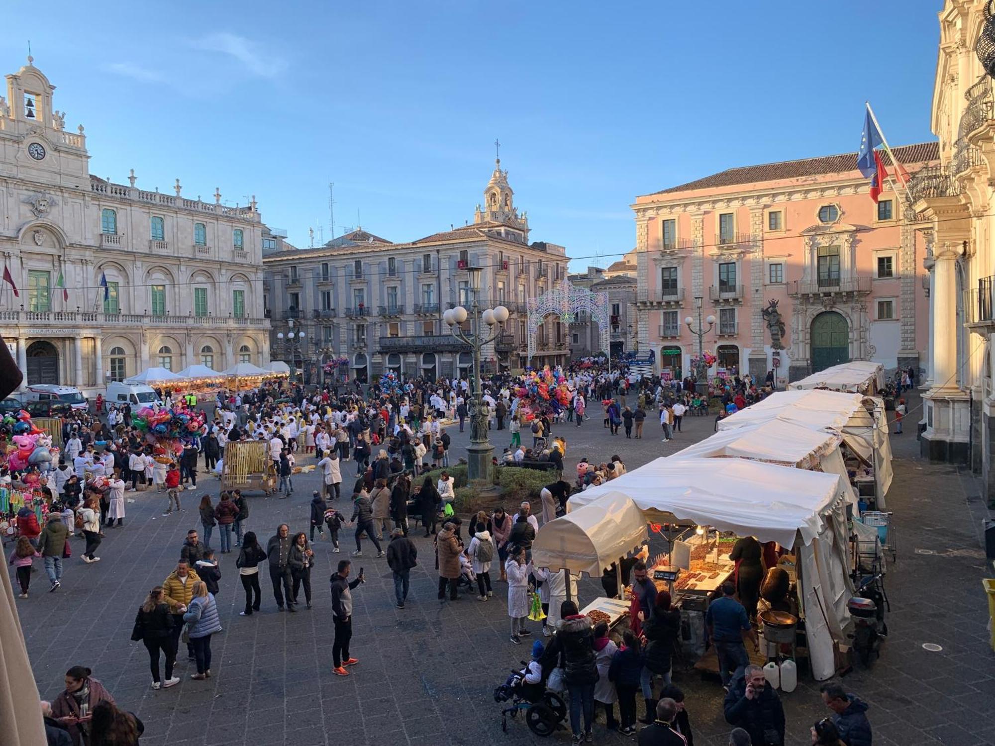 La Di Piazza Dell'universita * Catania